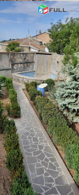 AK4297  Երեք հարկանի տուն Ջեյմս Բրայսի փողոցում Արաբկիրում