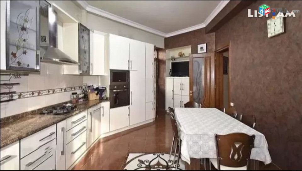 AK4316  Երեք հարկանի ամառանոց,  Մադոյան փողոցում Շենգավիթում