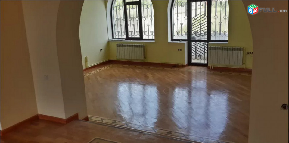 AK4393 Տրվում է վարձով  5 հարկանի քարե տուն կենտրոնում, 1043 ք.մ.,  մեծ հողամաս, կապիտալ վերանորոգված
