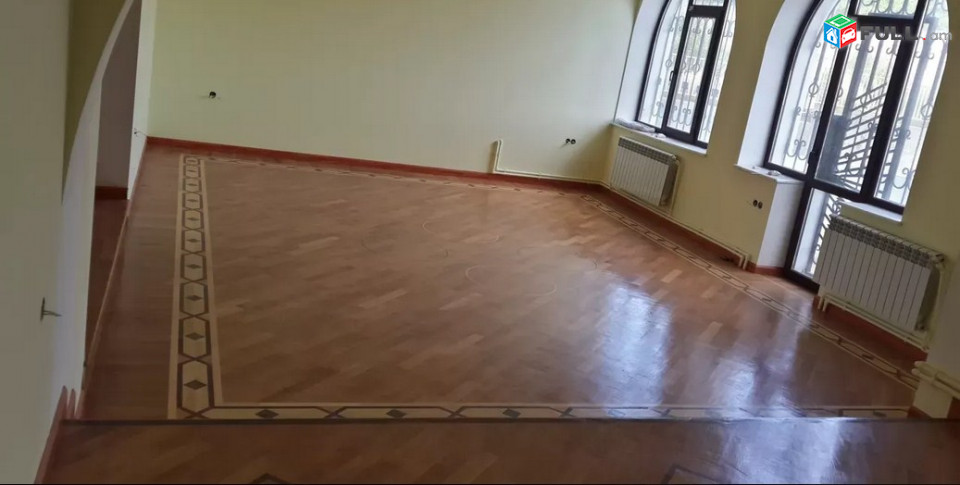 AK4393 Տրվում է վարձով  5 հարկանի քարե տուն կենտրոնում, 1043 ք.մ.,  մեծ հողամաս, կապիտալ վերանորոգված