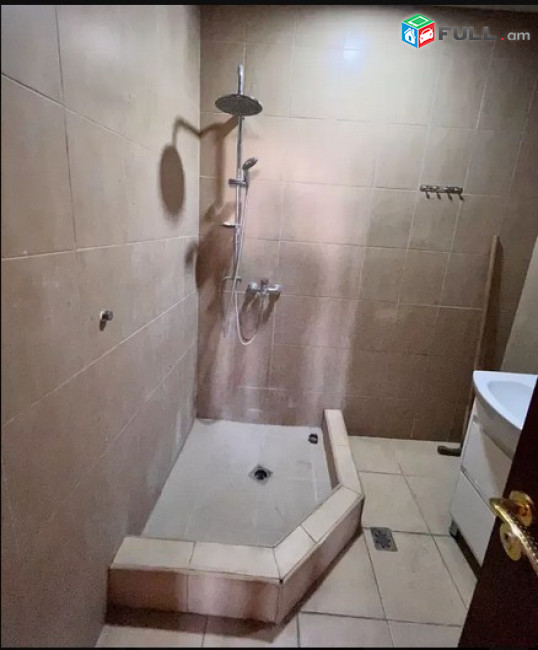 AK4521  Վարձով 3 սենյականոց բնակարան   Նաիրի Զարյան փողոցում