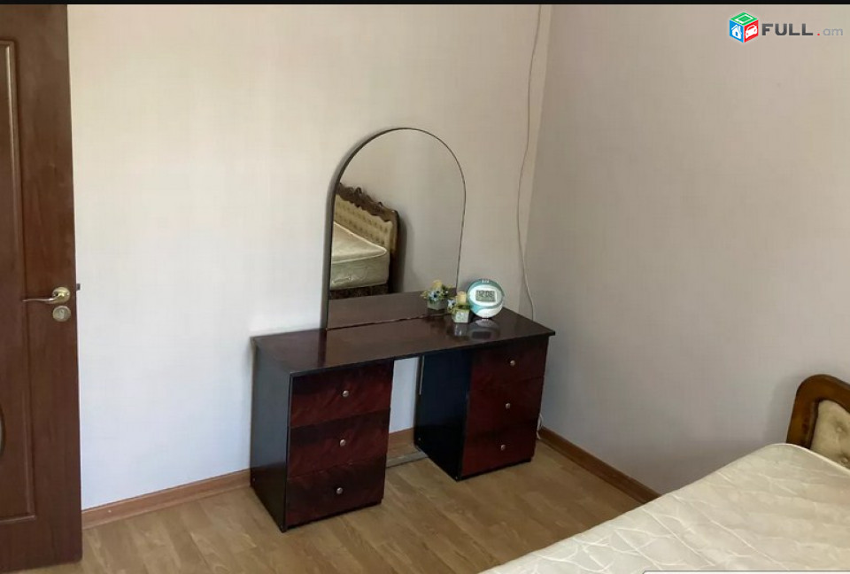 AK4555  Երկու հարկանի քարե տուն, Դավթաշենի 1-ին զանգված Դավիթաշենում, 200 ք.մ., 3+ սանհանգույց