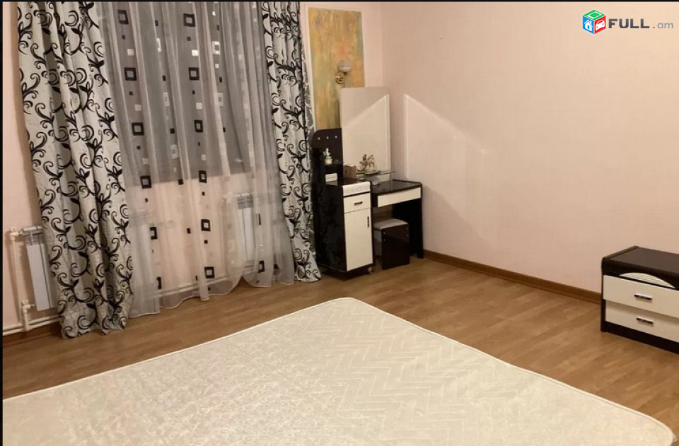AK4555  Երկու հարկանի քարե տուն, Դավթաշենի 1-ին զանգված Դավիթաշենում, 200 ք.մ., 3+ սանհանգույց