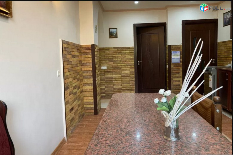 AK4555  Երկու հարկանի քարե տուն, Դավթաշենի 1-ին զանգված Դավիթաշենում, 200 ք.մ., 3+ սանհանգույց