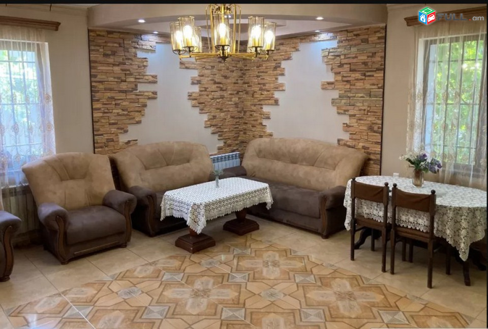 AK4555  Երկու հարկանի քարե տուն, Դավթաշենի 1-ին զանգված Դավիթաշենում, 200 ք.մ., 3+ սանհանգույց