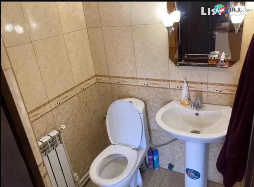 AK4555  Երկու հարկանի քարե տուն, Դավթաշենի 1-ին զանգված Դավիթաշենում, 200 ք.մ., 3+ սանհանգույց