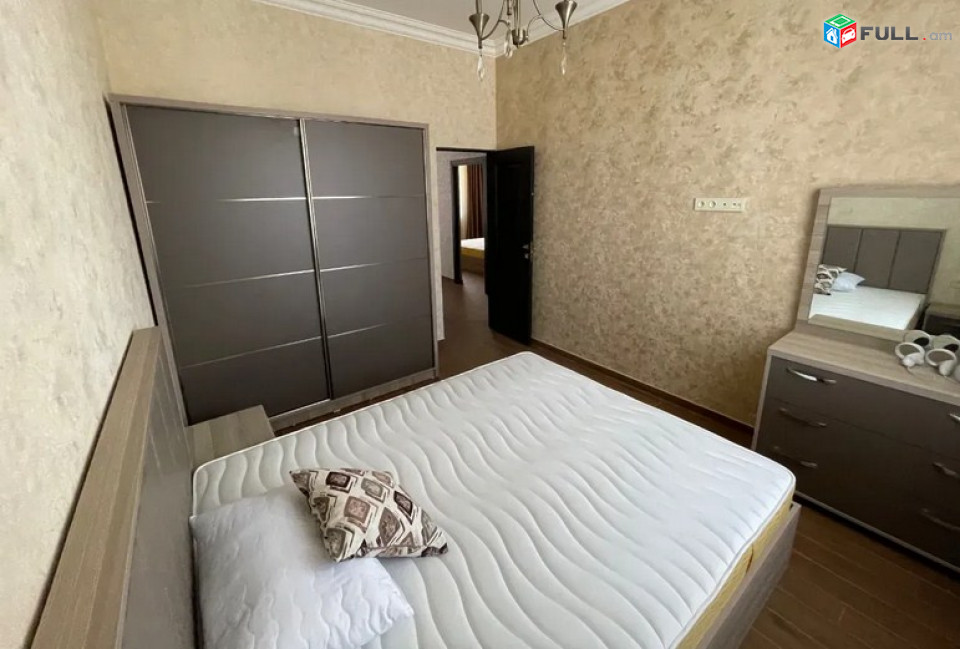 AK4564  Երկու հարկանի քարե տուն, Գ-1 թաղամաս Աջափնյակում, 