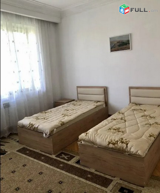 AK4568  Երկու հարկանի քարե տուն, Թավրիզյան փողոցում