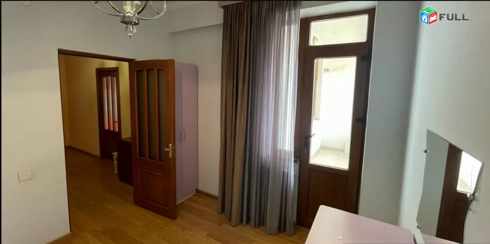 AK4582  Վարձով 3 սենյականոց բնակարան   Արգիշտի փողոցում