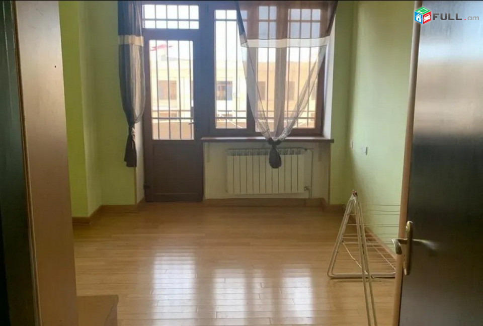 AK4588   Վարձով 4  սենյականոց բնակարան Արգիշտի փողոցում