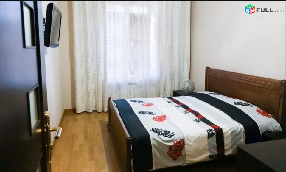 AK4649  Վարձով 4 սենյականոց Հանրապետության փողոցում, 