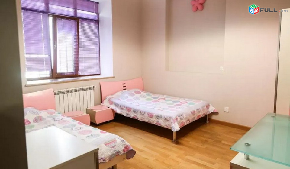 AK4649  Վարձով 4 սենյականոց Հանրապետության փողոցում, 