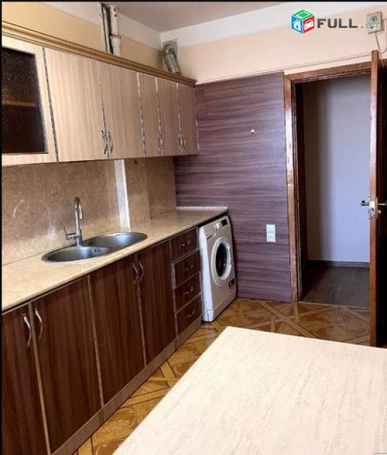 AK4709   Վարձով 3 սենյականոց բնակարան    Վաղարշ Վաղարշյան փողոցում