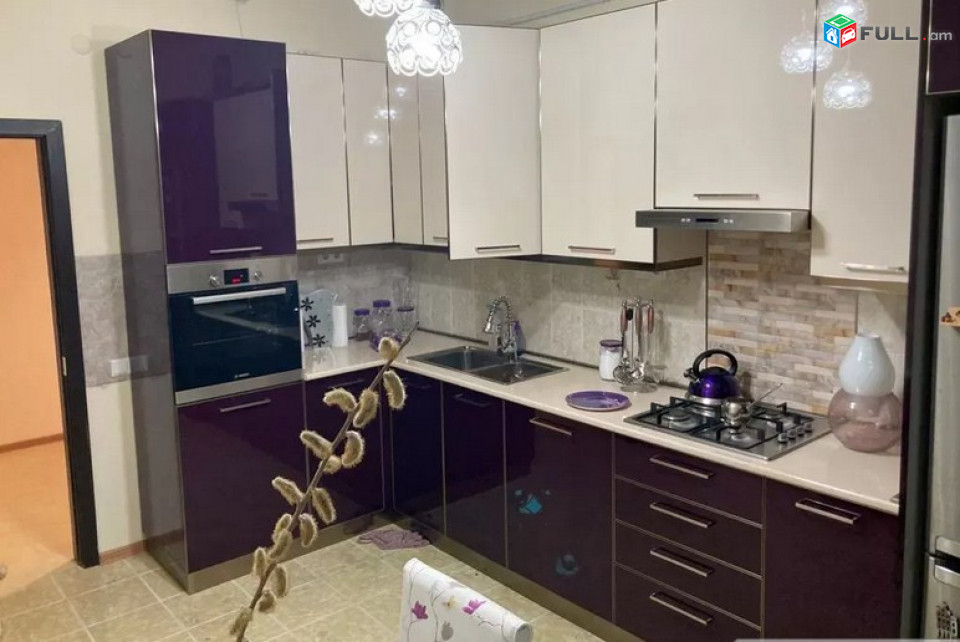 AK4780   Վարձով 3 սենյականոց բնակարան  Ծարավ Աղբյուրի փողոցում