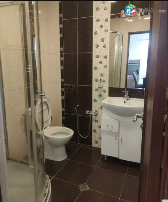 AK4815  Վարձով 3 սենյականոց բնակարան Գրիբոյեդով փողոցում