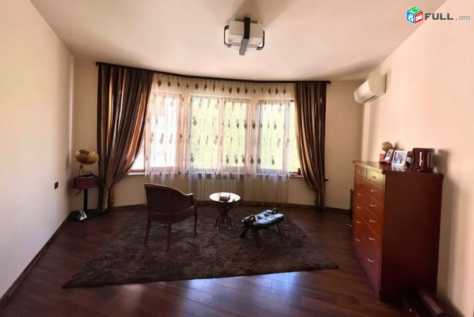 AK4875  Վարձով 3 սենյականոց Մեսրոպ Մաշտոցի պողոտայում օպերայի մոտակայքում 