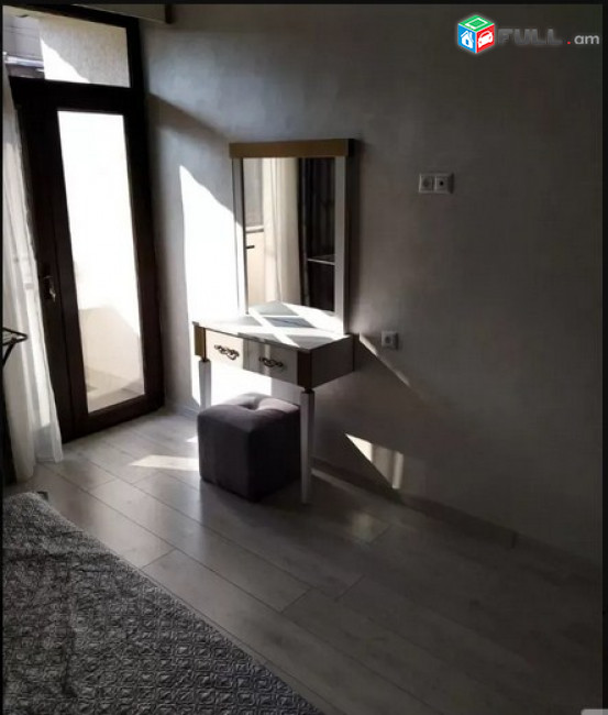 AK4903  Վարձով է տրվում 2 սենյականոց բնակարան  Պուշկինի փողոցում