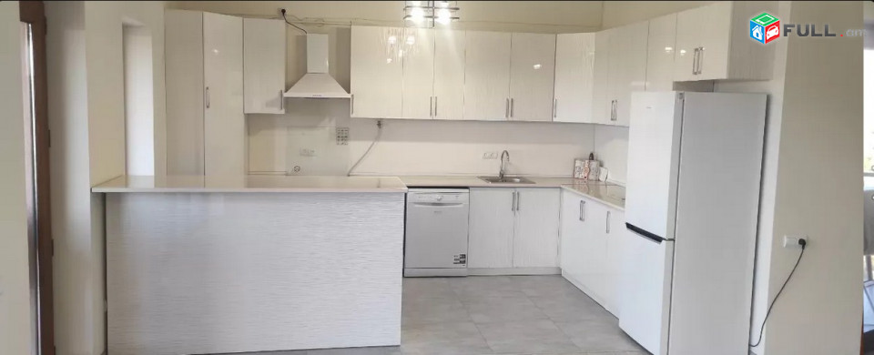 AK4909   Վարձով է տրվում 4 սենյականոց բնակարան նորակառույց շենքում Լվովյան փողոցում