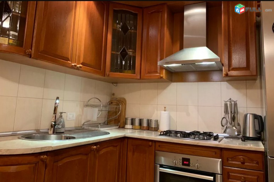 AK4940   Վարձով 3 սենյականոց բնակարան Քաջազնունի փողոցում