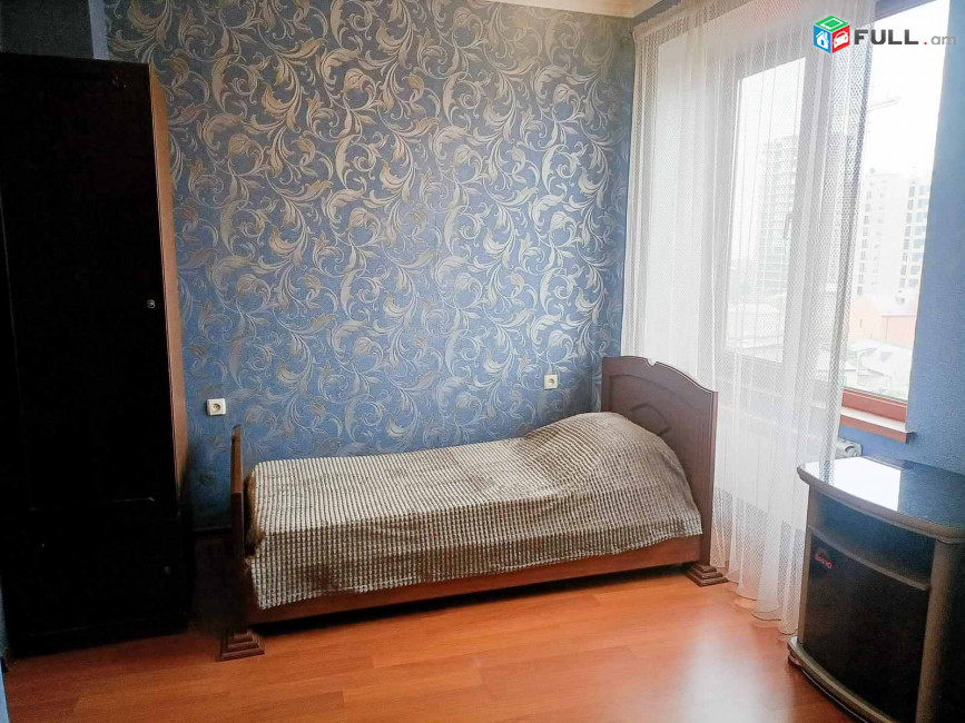 AK4949  Վարձով 3 սենյականոց բնակարան  Դերենիկ Դեմիրճյանի փողոցում