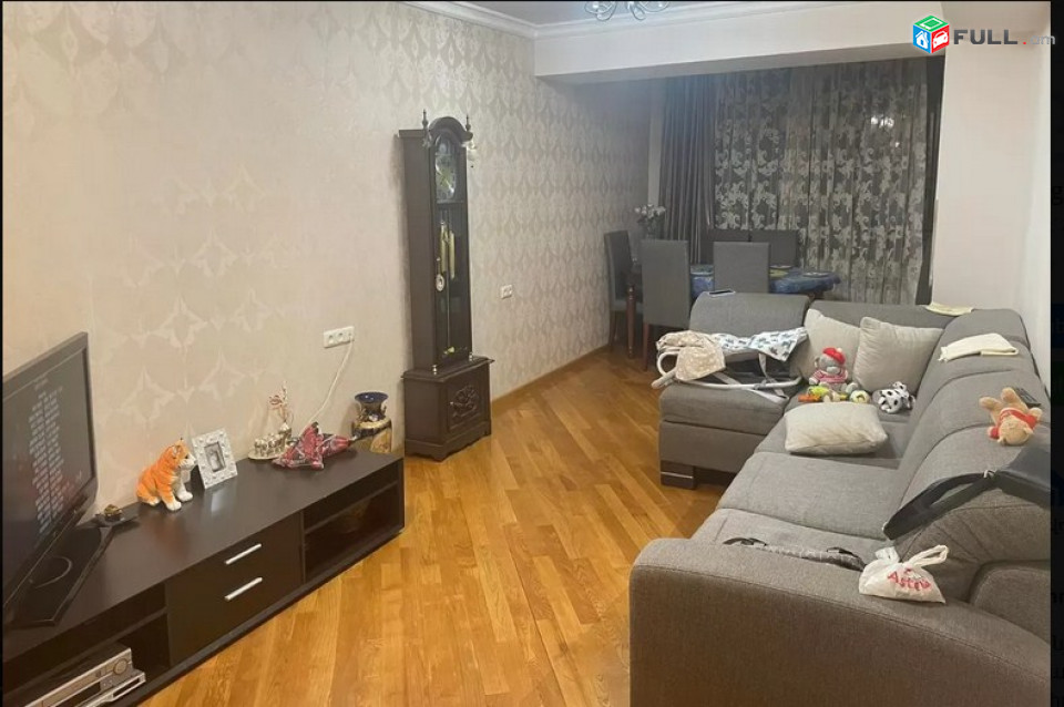 AK4950   Վարձով 3 սենյականոց բնակարան  Հրաչյա Քոչար փողոցում