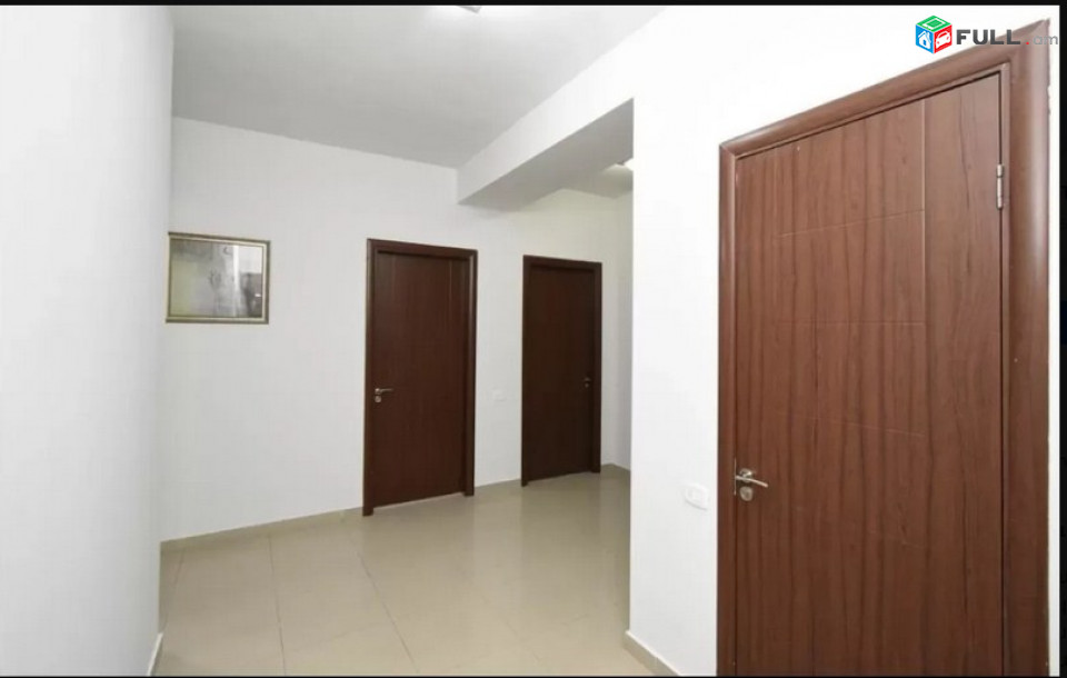 AK4957  Վարձով 3 սենյականոց բնակարան Արամի փողոցում