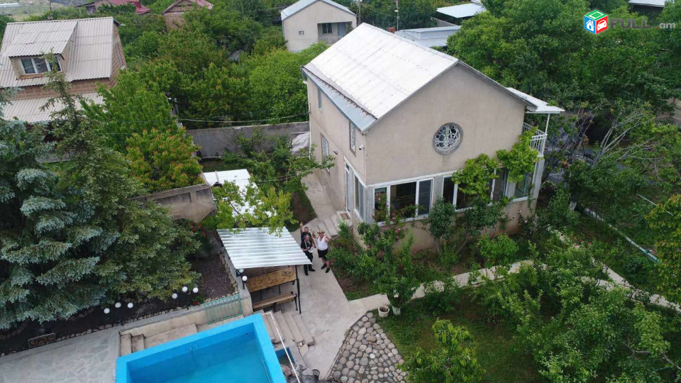 AK4994   Երեք հարկանի քարե տուն  Նուռնուս 
