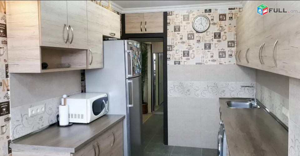 AK5030    Վարձով 3 սենյականոց բնակարան  Արամ Խաչատրյան փողոցում