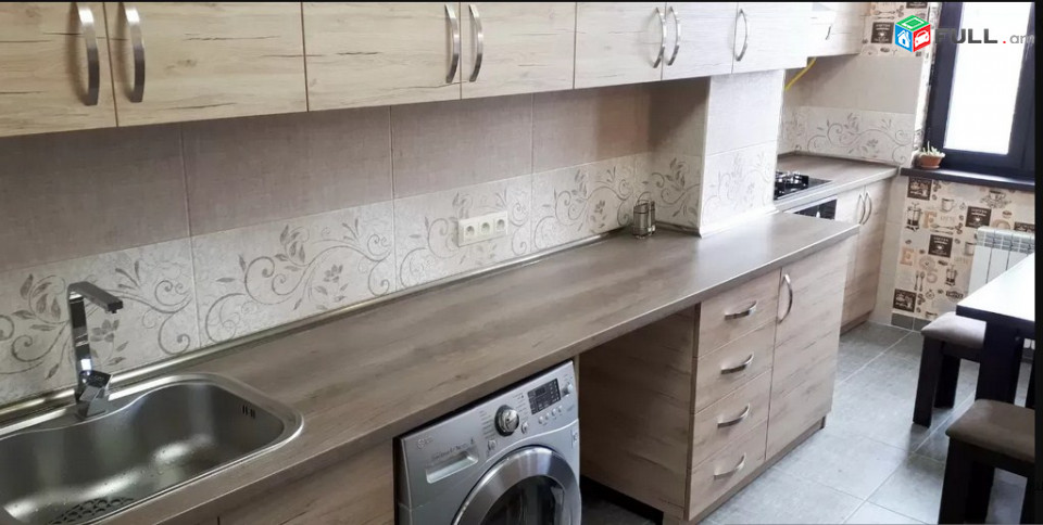 AK5030    Վարձով 3 սենյականոց բնակարան  Արամ Խաչատրյան փողոցում