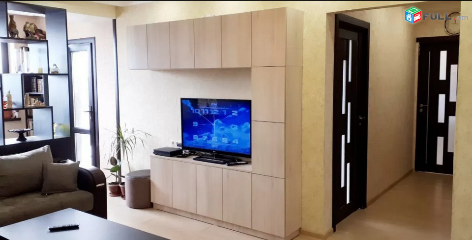AK5030    Վարձով 3 սենյականոց բնակարան  Արամ Խաչատրյան փողոցում