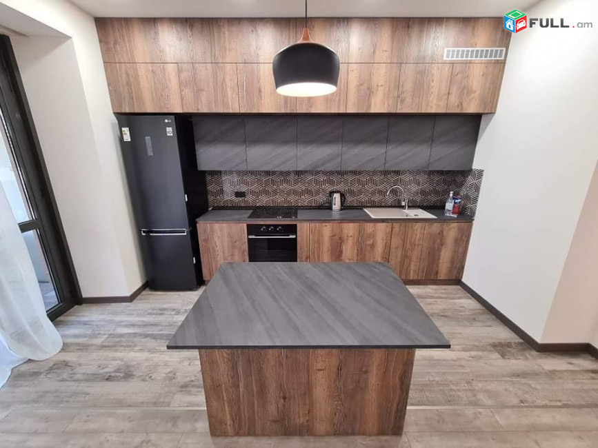AK6006  Վարձով 3 սենյականոց բնակարան  նորակառույց շենքում Սասնա Ծռերի փողոցում