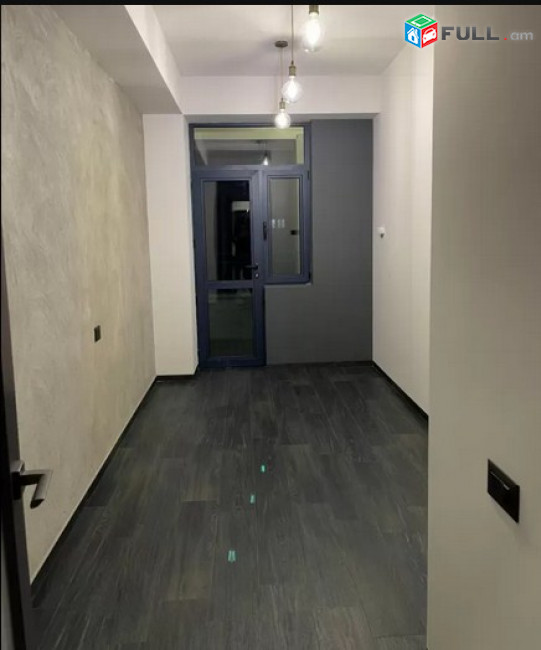 AK6010  Վարձով 3 սենյականոց բնակարան նորակառույց շենքում Սայաթ-Նովայի պողոտայում 