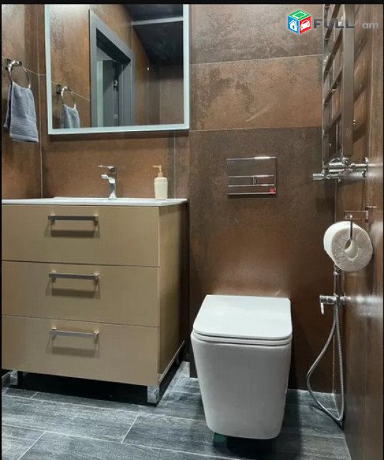AK6010  Վարձով 3 սենյականոց բնակարան նորակառույց շենքում Սայաթ-Նովայի պողոտայում 