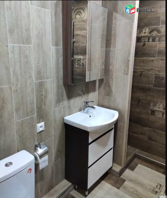 AK6039  Վարձով 3 սենյականոց բնակարան  Արամ Խաչատրյանի փողոցում