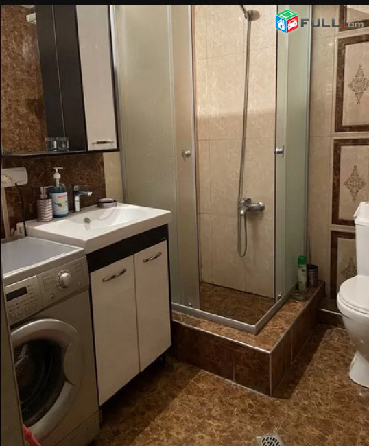 AK6075  Երեք հարկանի քարե տուն Դավիթ Բեկի փողոցում Նոր Նորքում, 320 ք.մ., 2 սանհանգույց