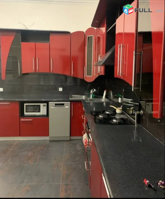 AK6077 Երկու հարկանի քարե տուն Նոր Նորքում, 800 ք.մ., 2 սանհանգույց, եվրովերանորոգված