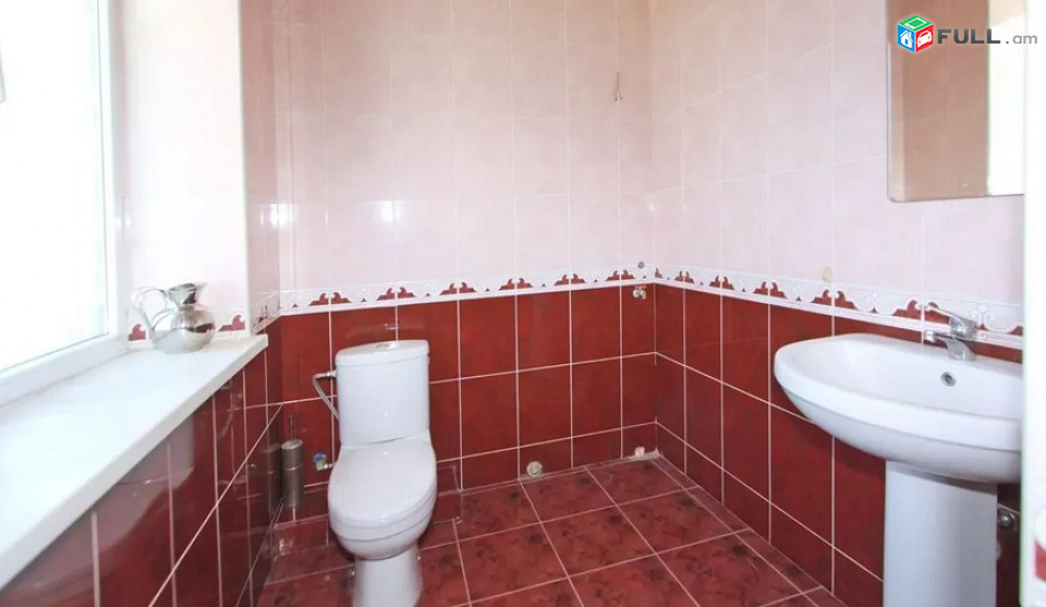 AK6078  Երեք հարկանի քարե տուն Սիլիկյանի 3-րդ փողոցում Աջափնյակում, 350 ք.մ., 2 սանհանգույց