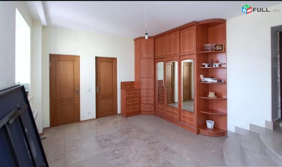 AK6078  Երեք հարկանի քարե տուն Սիլիկյանի 3-րդ փողոցում Աջափնյակում, 350 ք.մ., 2 սանհանգույց