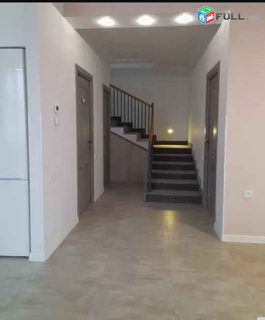 AK6083  Երկու հարկանի քարե տուն Աշտարակում