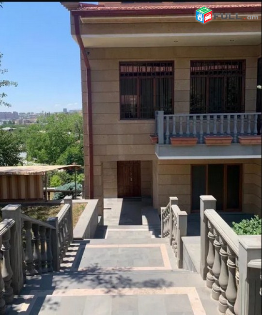 AK7001  Երեք հարկանի քարե տուն, Թամրուչի Ավանում, 1500 ք.մ., 3+ սանհանգույց, եվրովերանորոգված