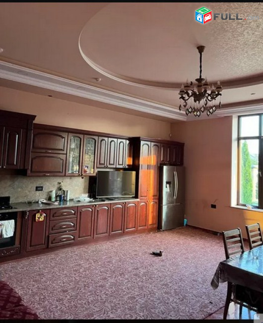 AK7002  Երեք հարկանի տուն Պարույր Սևակ թաղ 13-րդ փողոցում Ավանում, 650 ք.մ., 3+ սանհանգույց