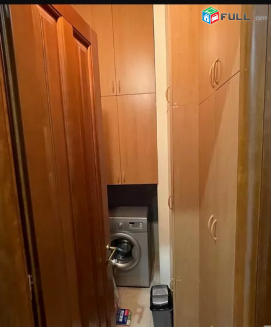 AK7003  Վարձով 5 սենյականոց  բնակարան նորակառույց շենքում կենտրոնում