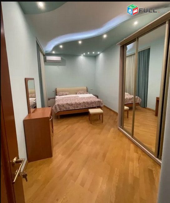 AK7003  Վարձով 5 սենյականոց  բնակարան նորակառույց շենքում կենտրոնում