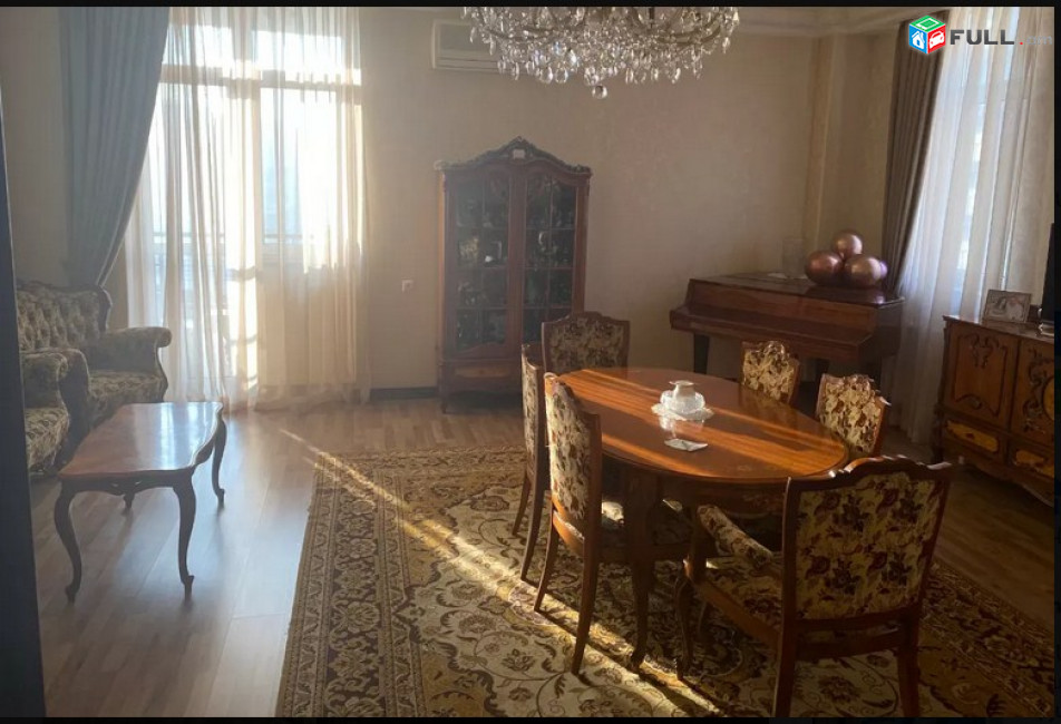 AK7035  Վարձով 4 սենյականոց բնակարան Ռոստոմի փողոցում