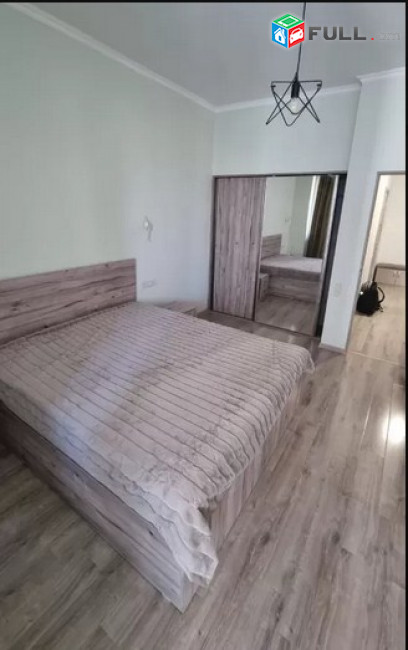 AK7066  Վարձով 2 սենյականոց նորակառույց շենքում  