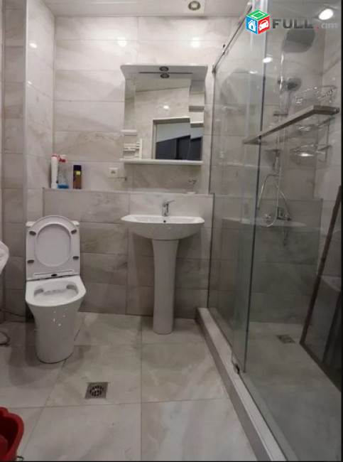 AK7088  Վարձով 3 սենյականոց բնակարան  Վարդանանց փողոցում