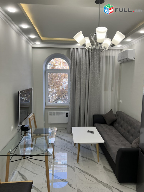 AK8027  Վարձով 2 սենյականոց բնակարան Ամիրյան փողոցում 