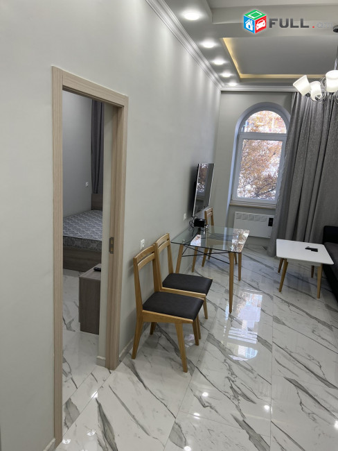 AK8027  Վարձով 2 սենյականոց բնակարան Ամիրյան փողոցում 