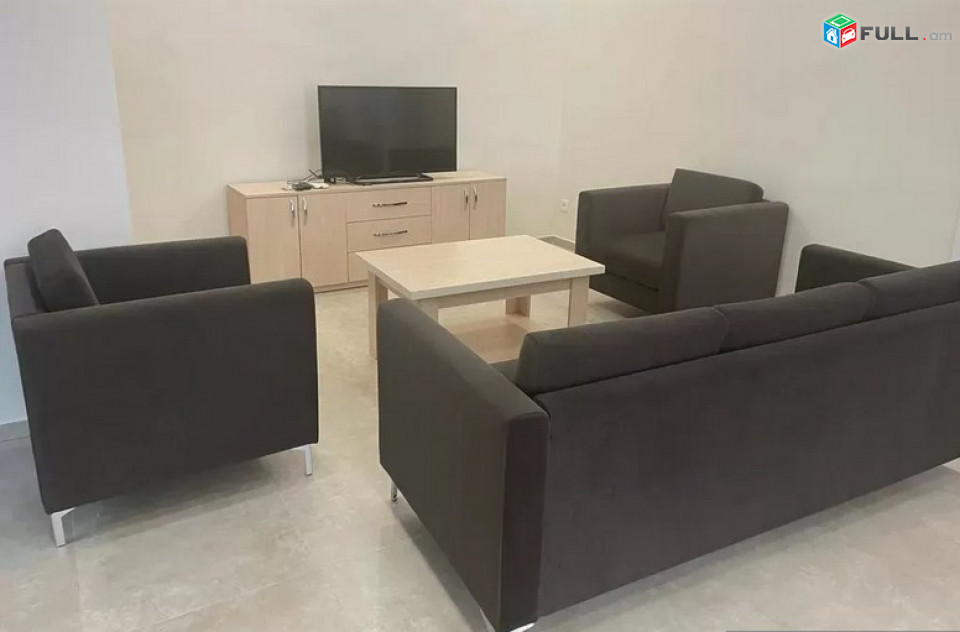 AK8053  Վարձով 3 սենյականոց բնակարան նորակառույց շենքում  Նալբանդյան փողոցում