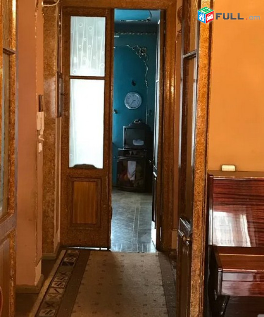 AK8077 Վարձով 3 սենյականոց բնակարան  Մամիկոնյանց փողոցում 